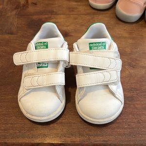 Adidas Stan Smiths green and white size 4